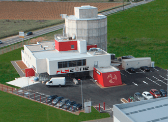 Batiment Flyzone L&eacute;zignan Corbi&eacute;res